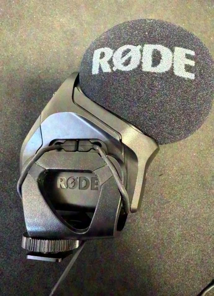Rode SVMP Stereo VideoMic Pro microphone canon pour montage sur griffe porte-accessoires avec emballage d’origine