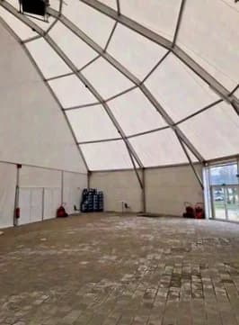 Halle événementielle à toiture arrondie - d’occasion 30x76m