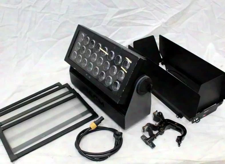 SGM P6 24x24W Washlight + accessoires