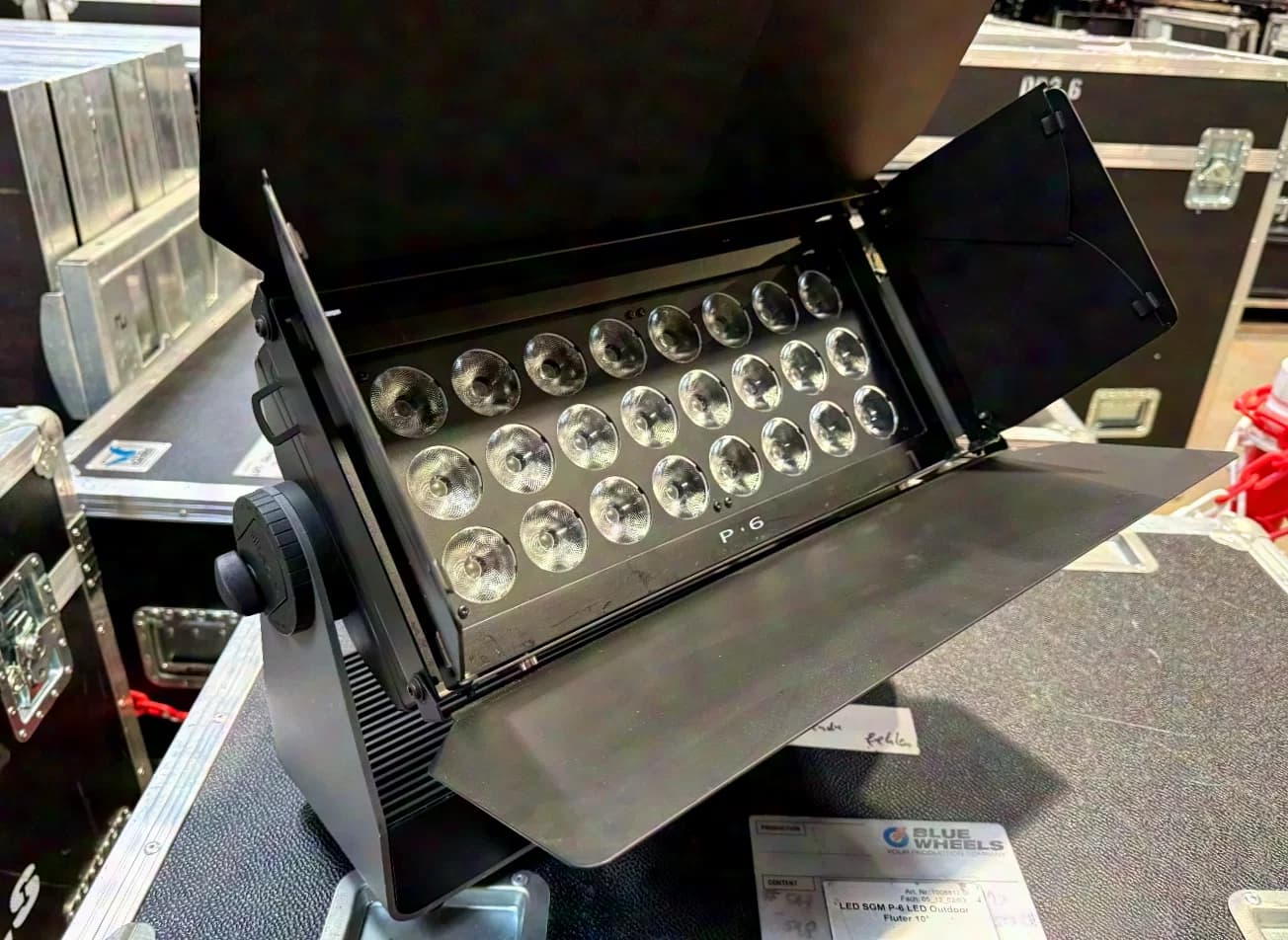 SGM P-6 Projecteur flood incl. coupe-flux // 4 pièces en flight-case