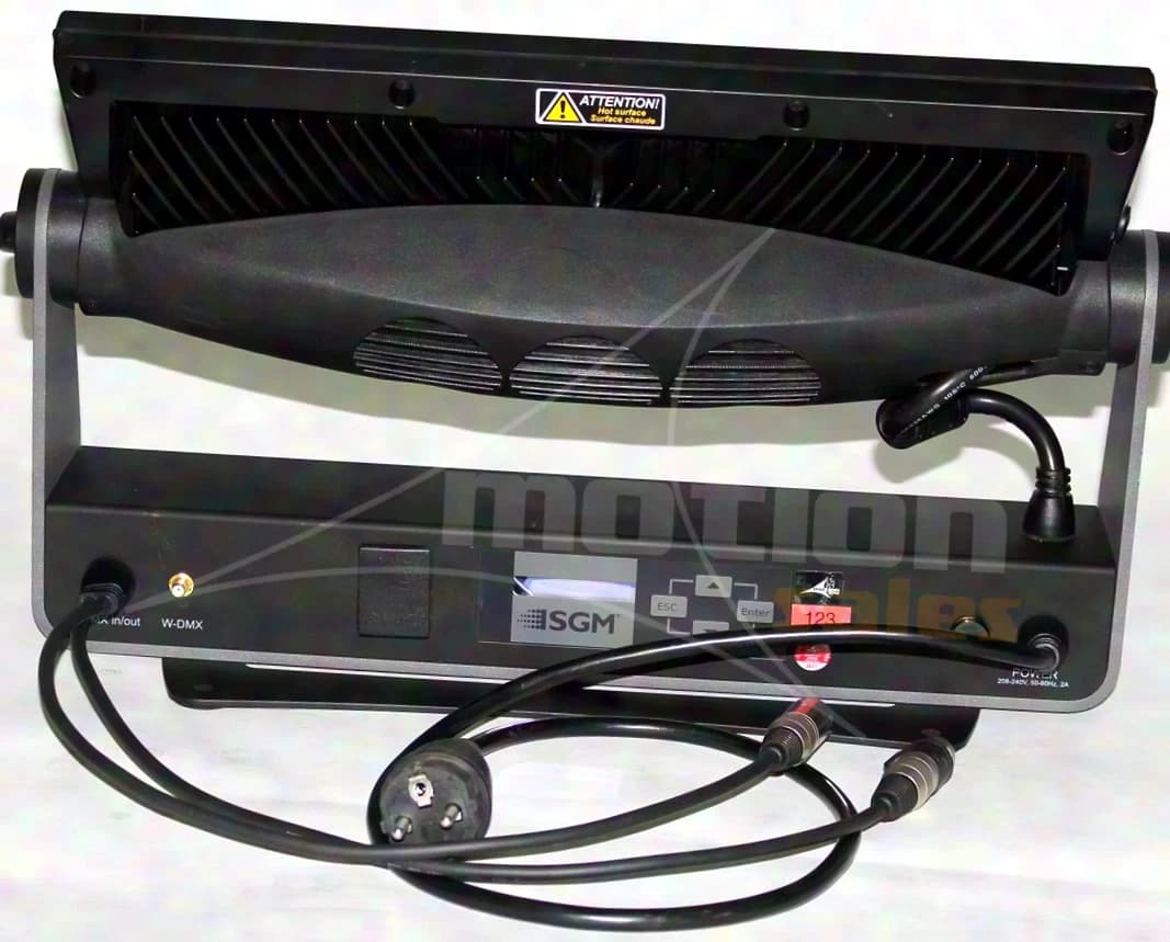 SGM Q7 W projecteur LED (à l’unité, en set de 2, 4 et 8)
