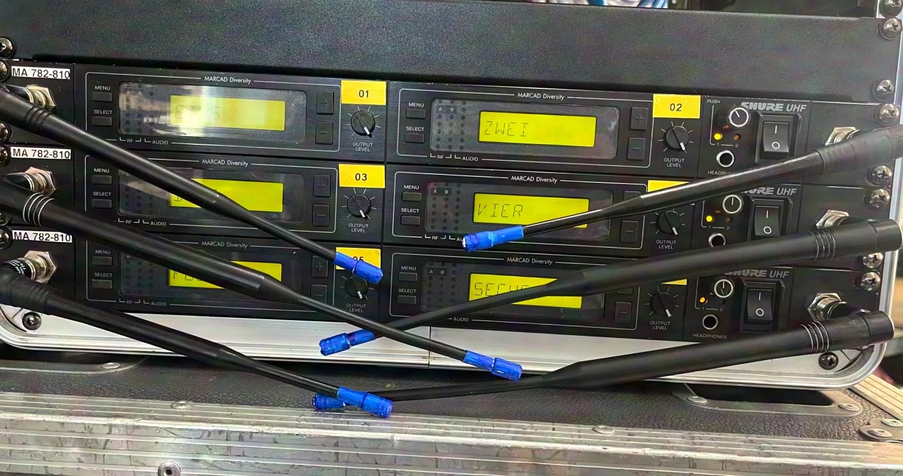 SHURE U4D UHF U4D Receiver + 2x U1 BodyPack + 2x Émetteur main + 2x RPW 112 SM 58 Capsule MA
