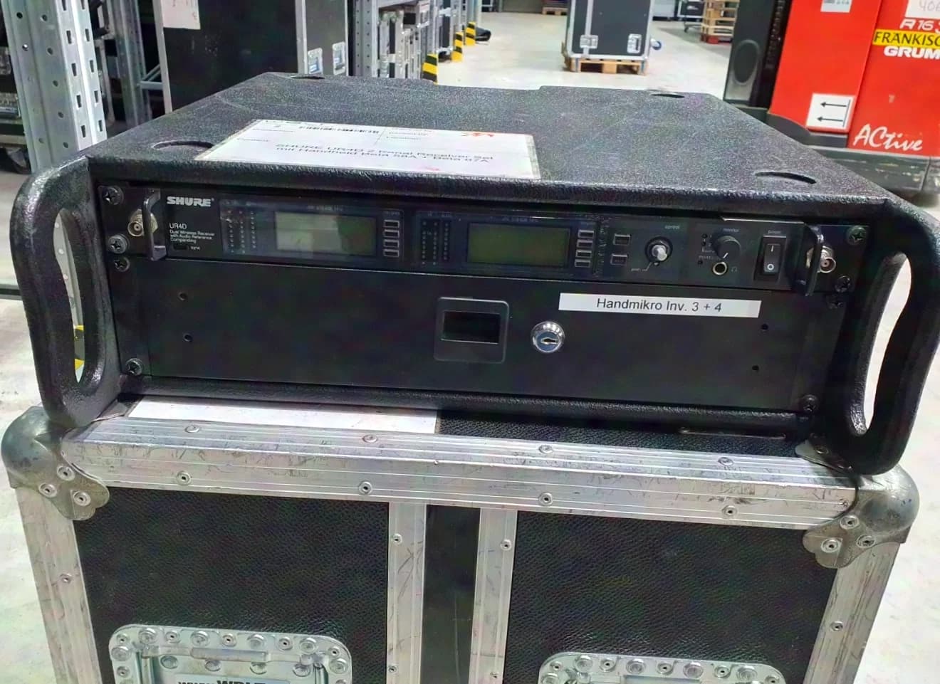 Ensemble récepteur 2 canaux SHURE UR4D avec émetteurs à main Beta 58A + Beta 87A et accessoires « toujours indiquer le numéro suivant : 46* »