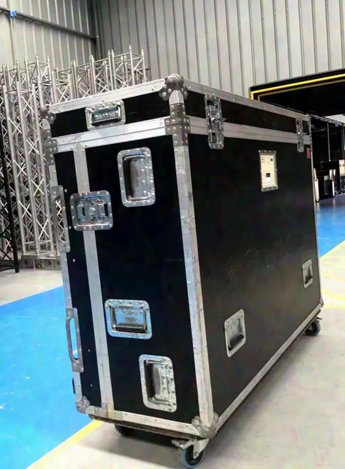 SOUNDCRAFT VI3000 + STAGEBOX 64ch (SET)