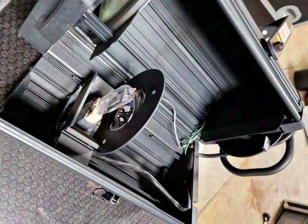 Projecteur de théâtre Selecon Rama 150 PC avec coupe-flux à 4 volets