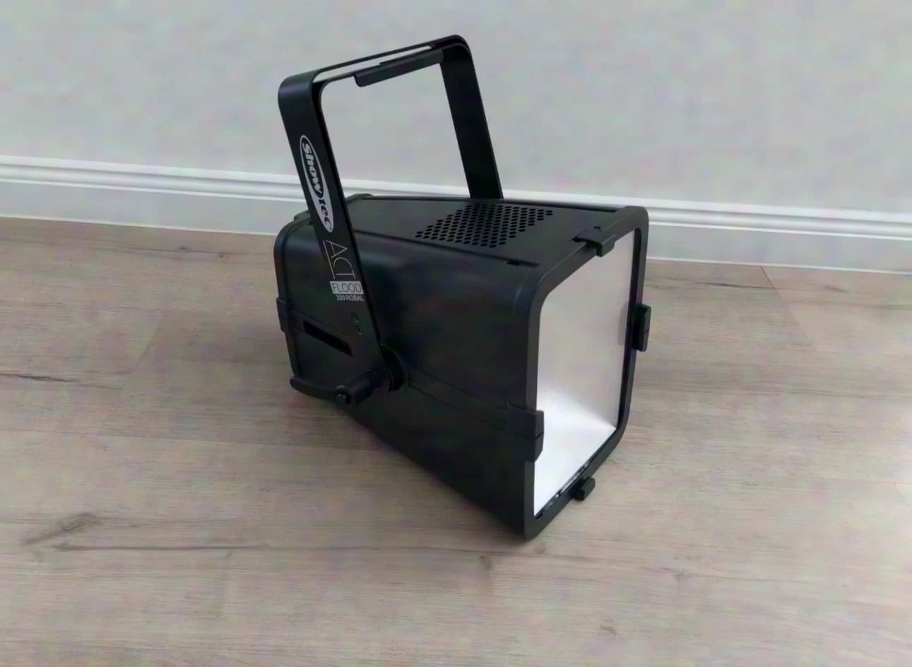 Showtec ACT Flood 200 RGBAL 200W projecteur de théâtre B-Ware