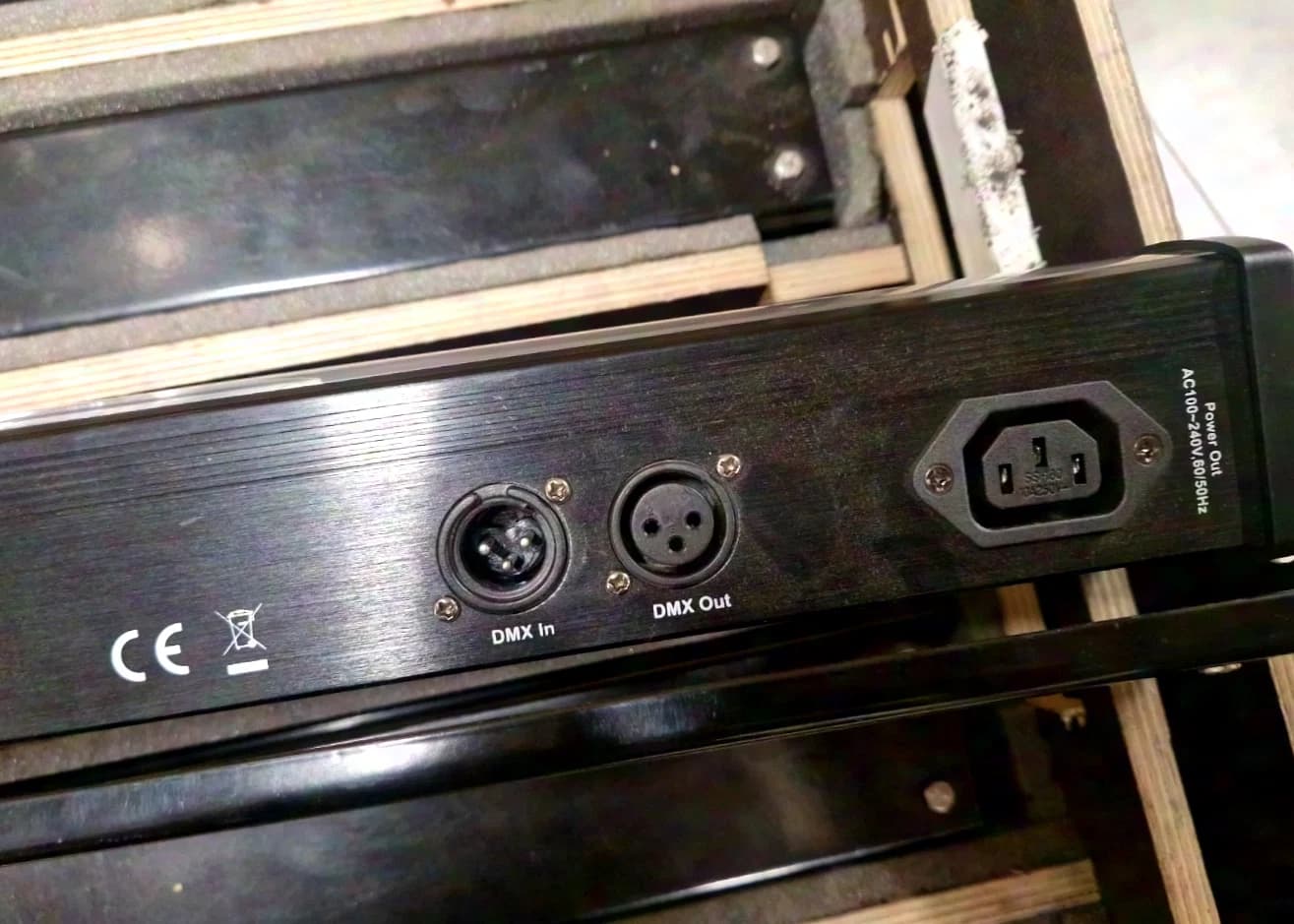 Showtec LightBar8 + caisses de transport/flight-cases