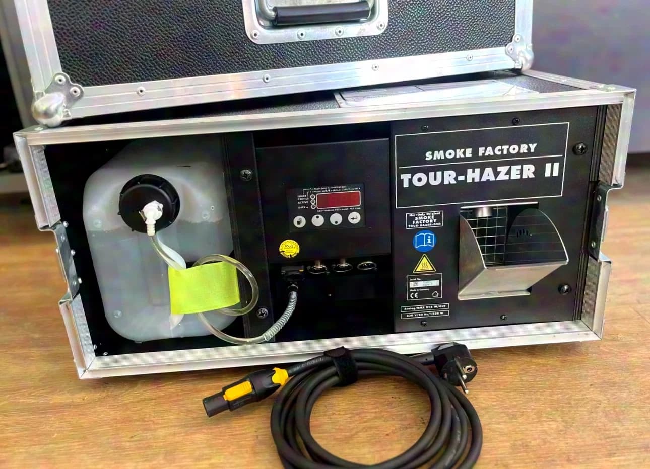 Smoke Factory Tourhazer II - dans un flight-case Amptown