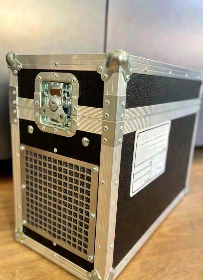 Smoke Factory Tourhazer II - dans un flight-case Amptown