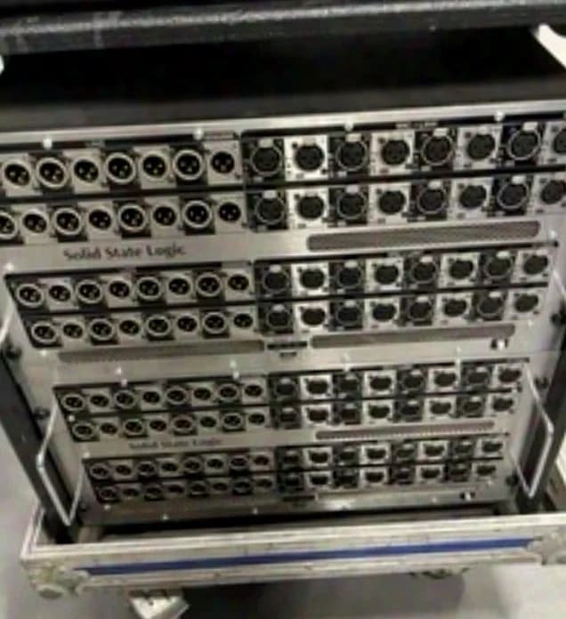 Solid state Logic ( SSL) Ensemble comprenant 1 console L500+ et un stage 64in 64out
