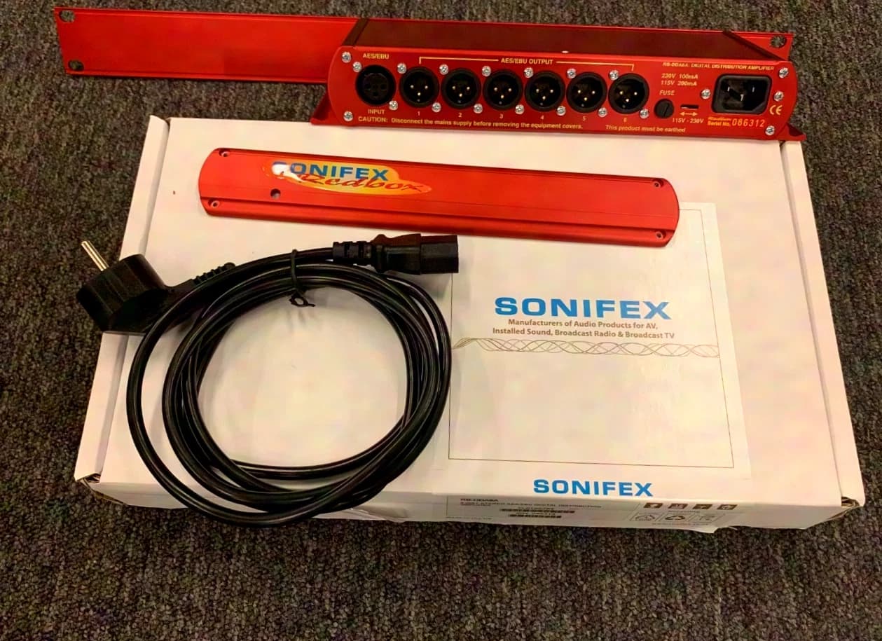 Amplificateur de distribution numérique AES/EBU Sonifex RB-DDA6A + RB-RK1 (ensemble)