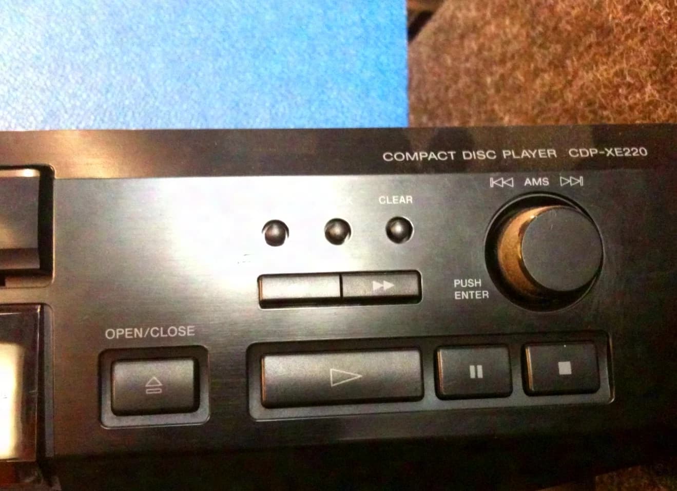 Lecteur CD Sony CDP-XE 220