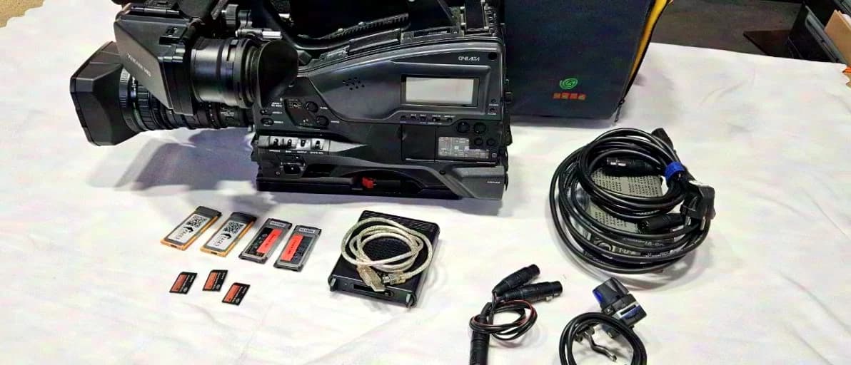 Sony PMW-350 avec viseur, objectif et accessoires
