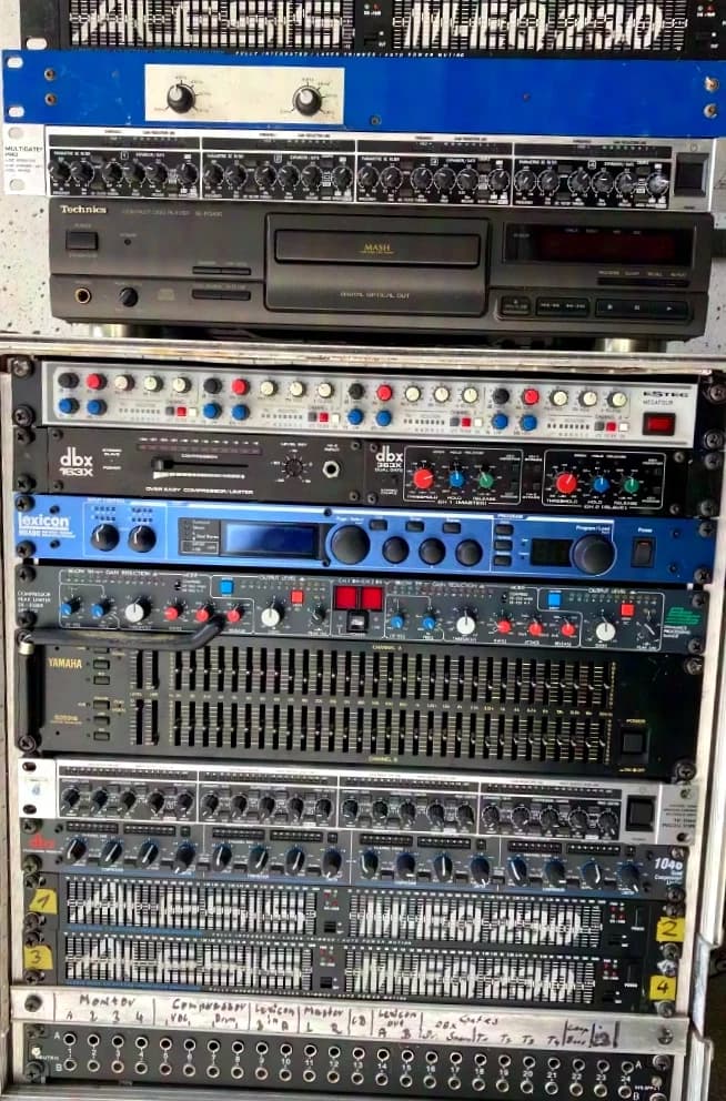 Soundcraft BSS Estec Megafour DBX console de mixage avec rack 19 pouces GB8