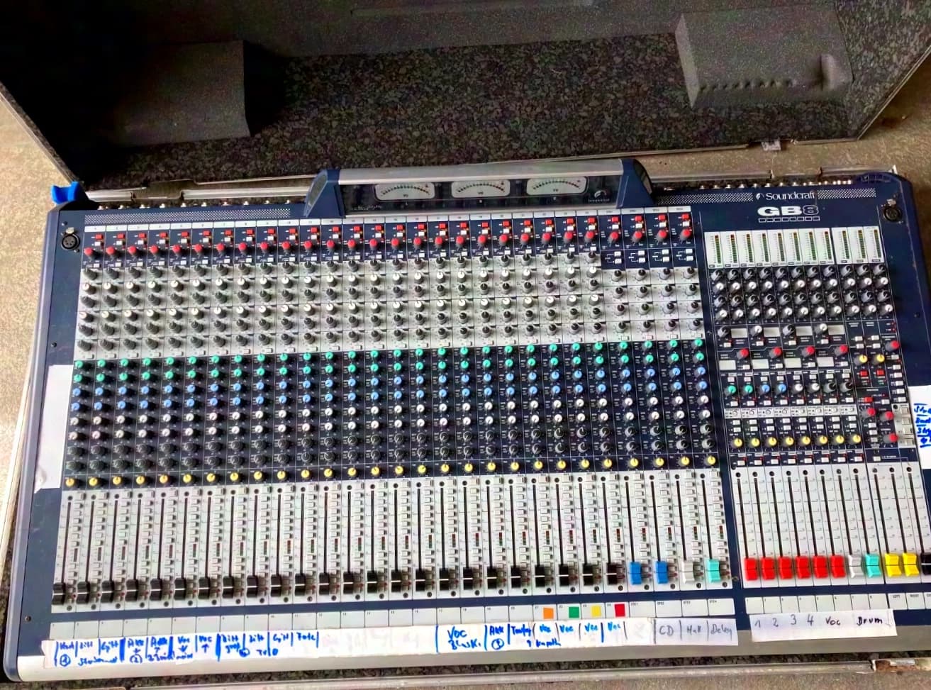 Soundcraft BSS Estec Megafour DBX console de mixage avec rack 19 pouces GB8