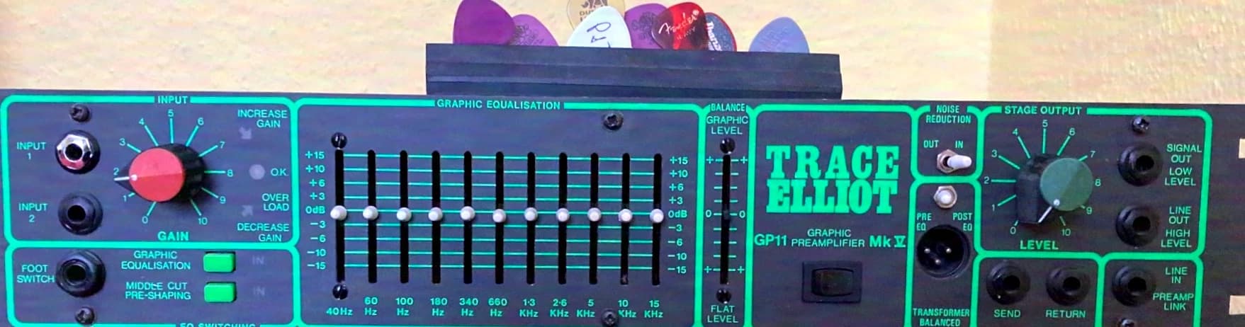 Soundcraft BSS Estec Megafour DBX console de mixage avec rack 19 pouces GB8