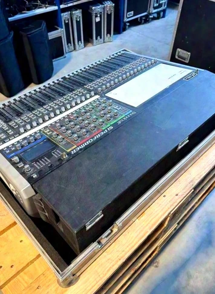 Soundcraft Performer 3 incl. Ministagebox 32, carte Madi & flight-cases