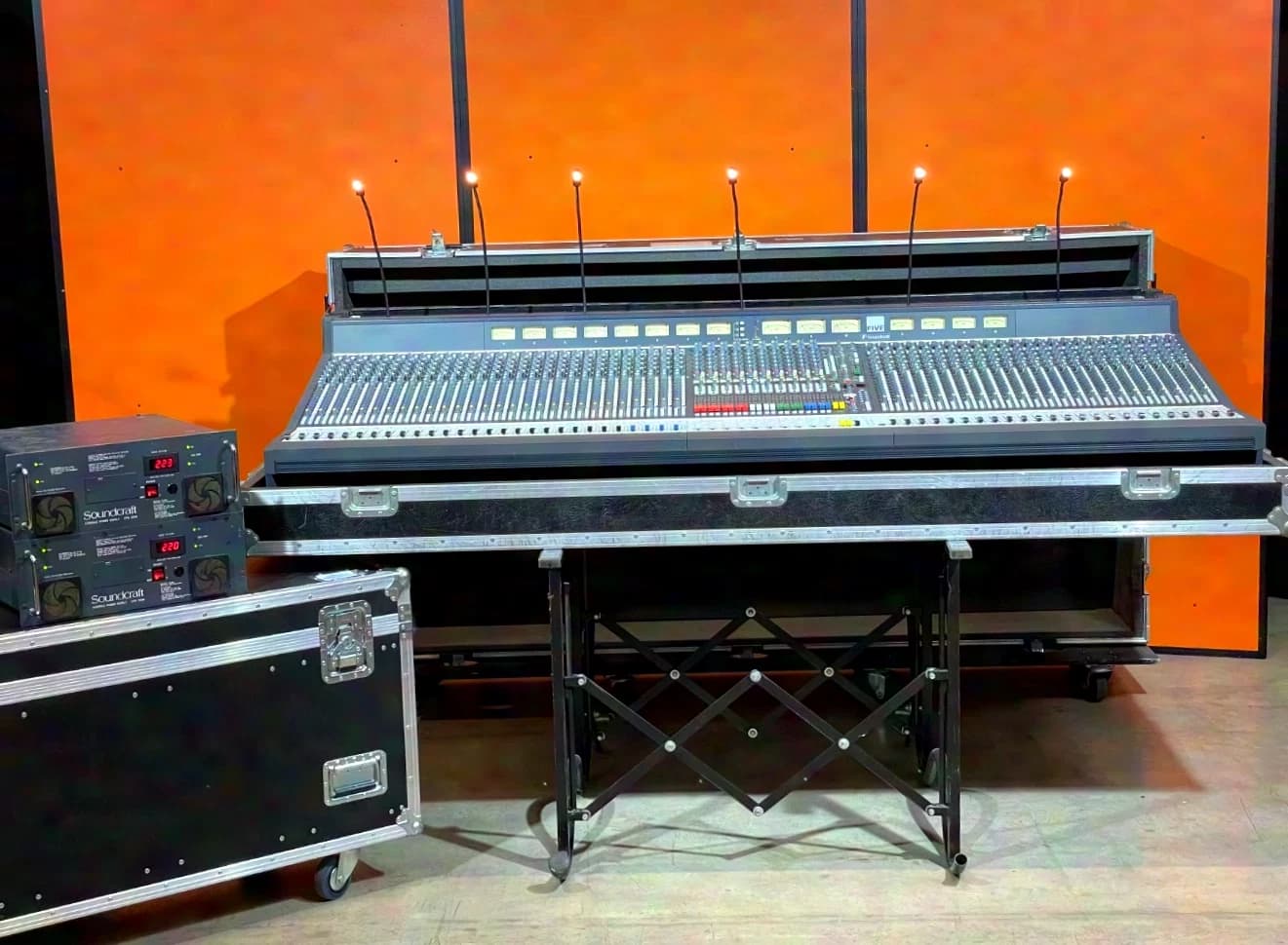 Soundcraft Series FIVE - console de mixage analogique 52 Ch.