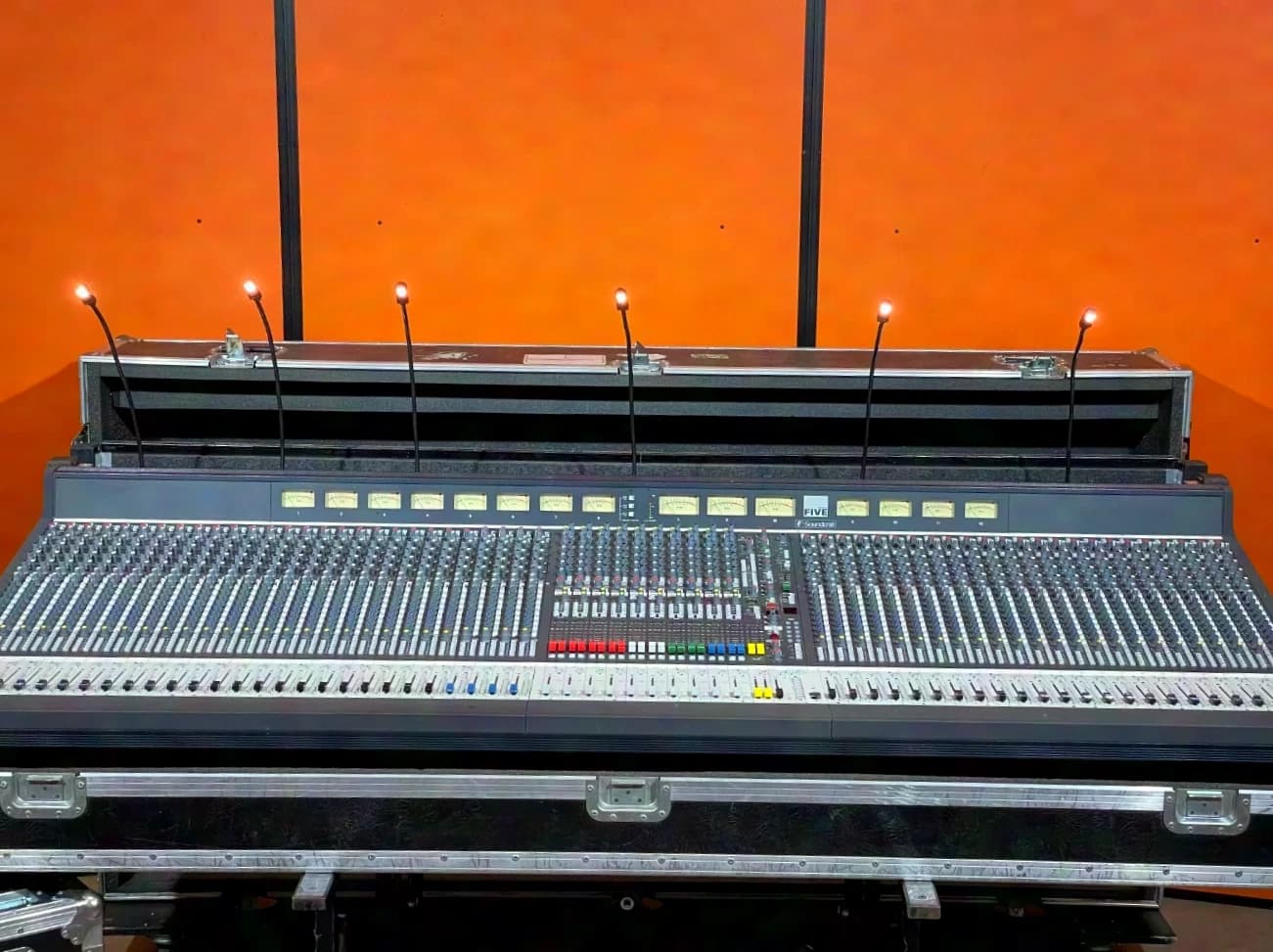 Soundcraft Series FIVE - console de mixage analogique 52 Ch.