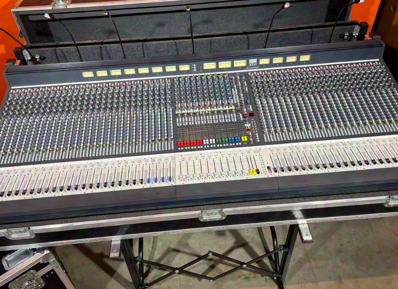 Soundcraft Series FIVE - console de mixage analogique 52 Ch.