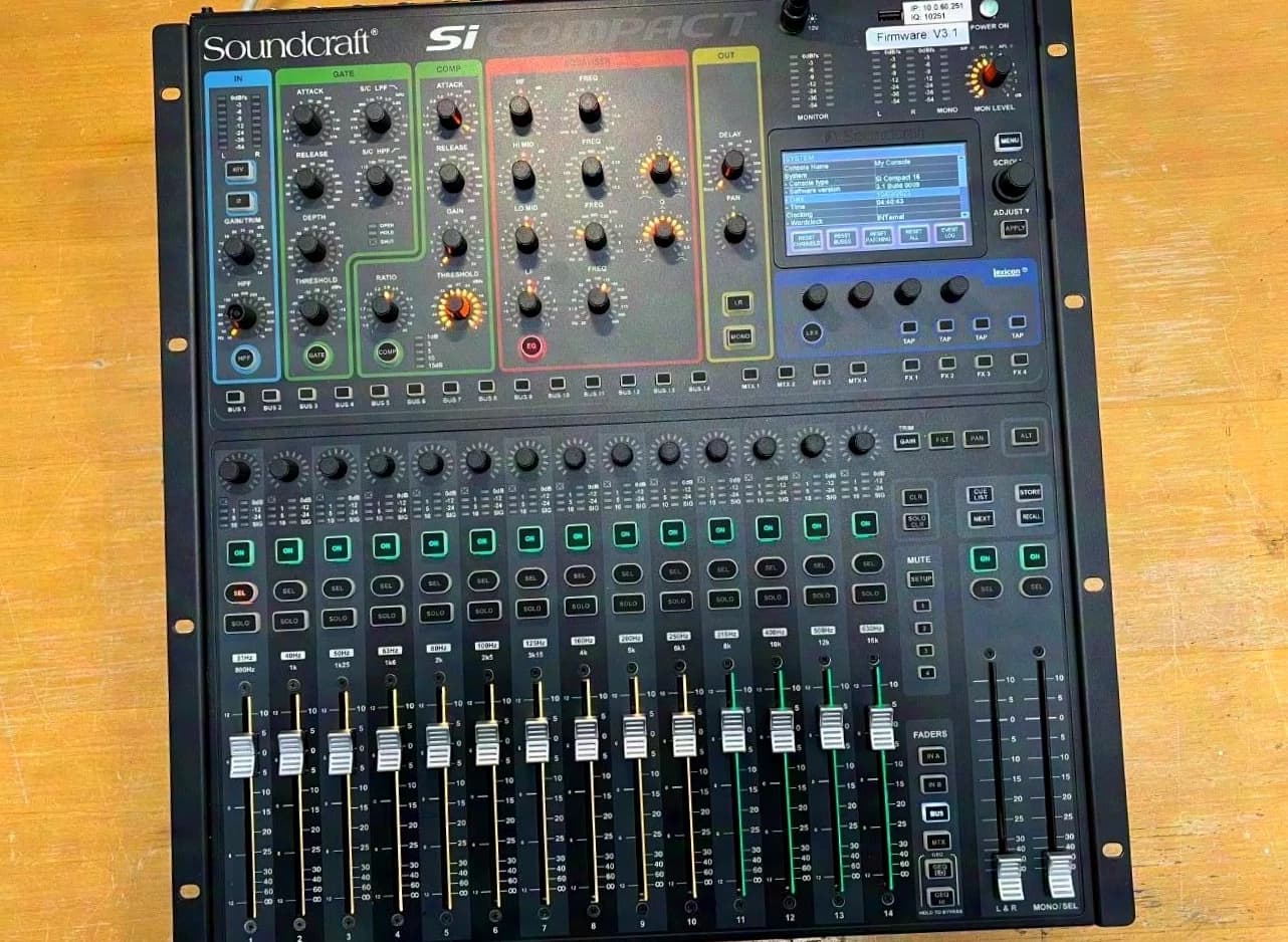 Soundcraft Si Compact 16 avec lampe + Dustcover
