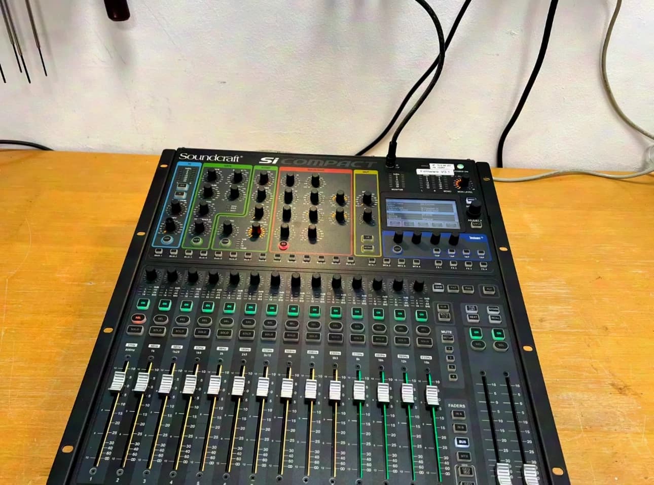 Soundcraft Si Compact 16 avec lampe + Dustcover