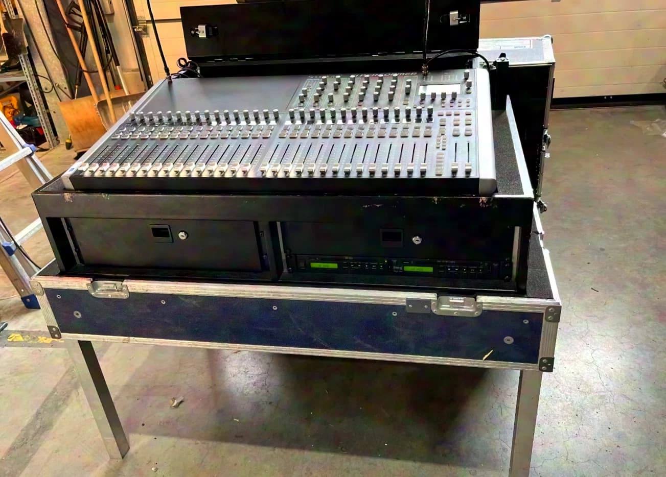 Console de mixage Soundcraft Si Performer 3 et Si Mini Stagebox 32 32 + 8 console de mixage numérique, stagebox, onduleur, lecteur CD, flight-case