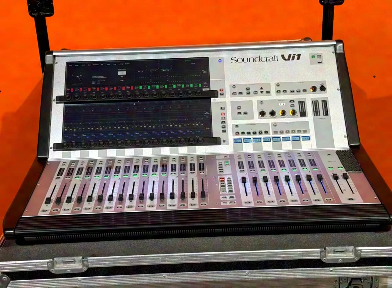 Soundcraft Vi1 Digital Mixing Console | console de mixage audio numérique
