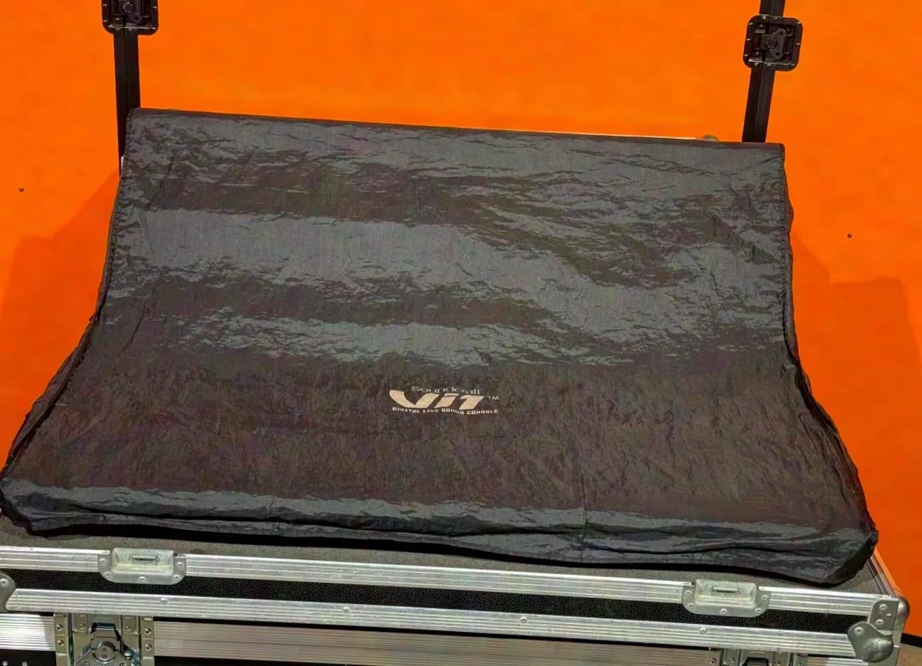 Soundcraft Vi1 Digital Mixing Console | console de mixage audio numérique