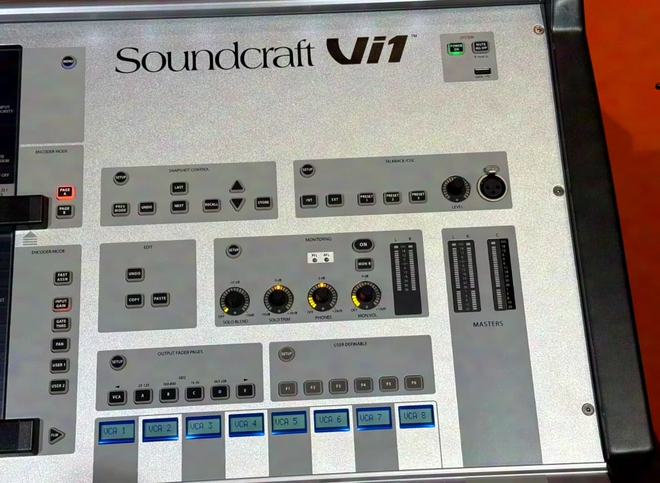 Soundcraft Vi1 Digital Mixing Console | console de mixage audio numérique