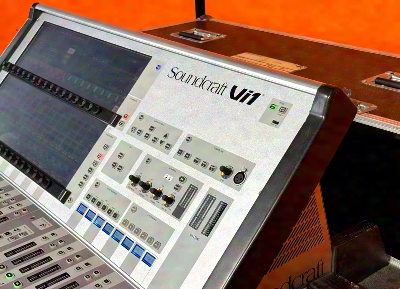 Soundcraft Vi1 Digital Mixing Console | console de mixage audio numérique
