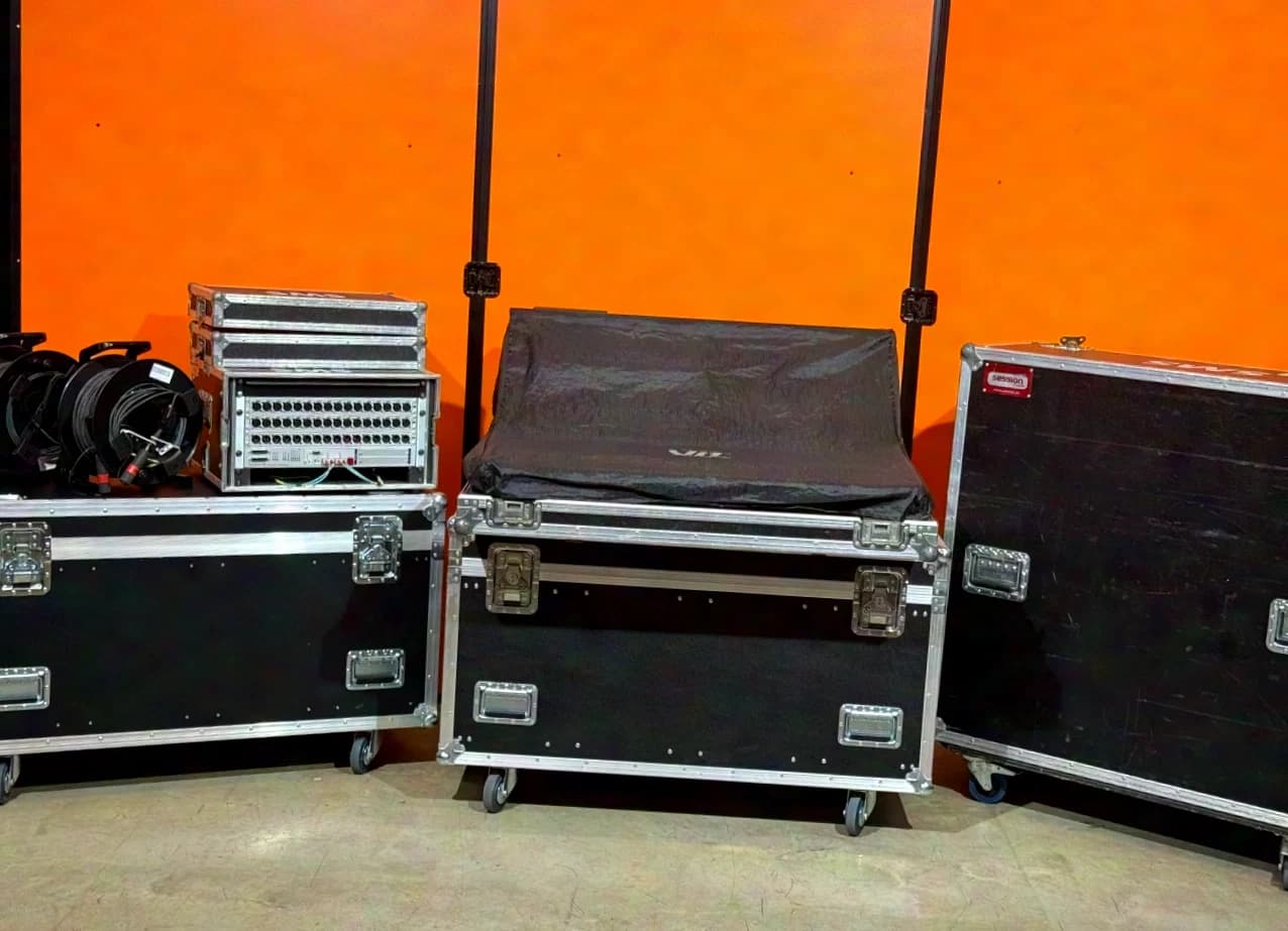 Soundcraft Vi1 Ensemble complet incl. Compact Stagebox avec cartes MADI & 2x 80m de fibre optique console de mixage audio numérique incl. flight-case