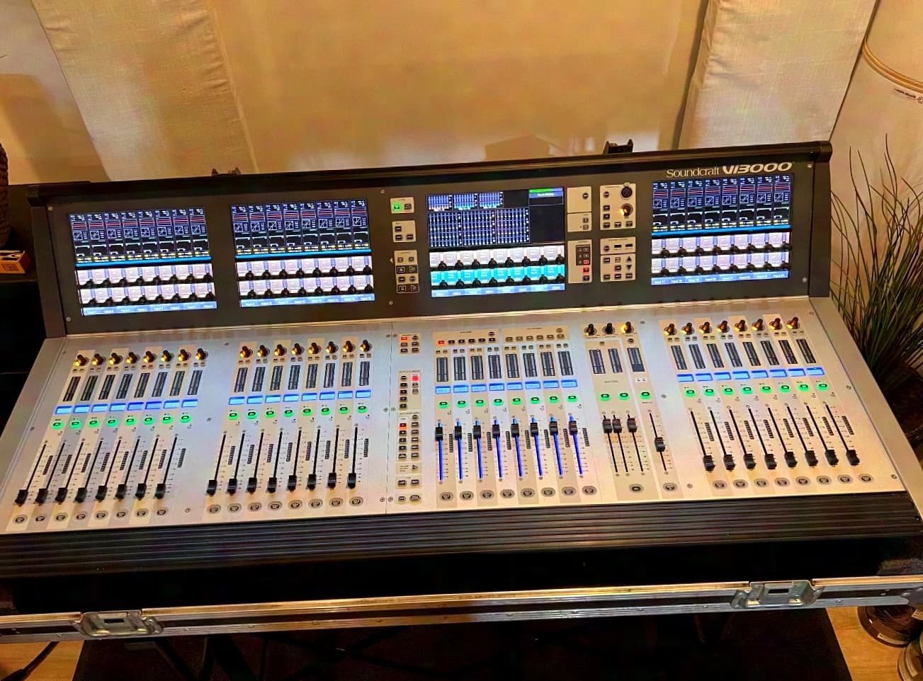 Soundcraft Vi3000