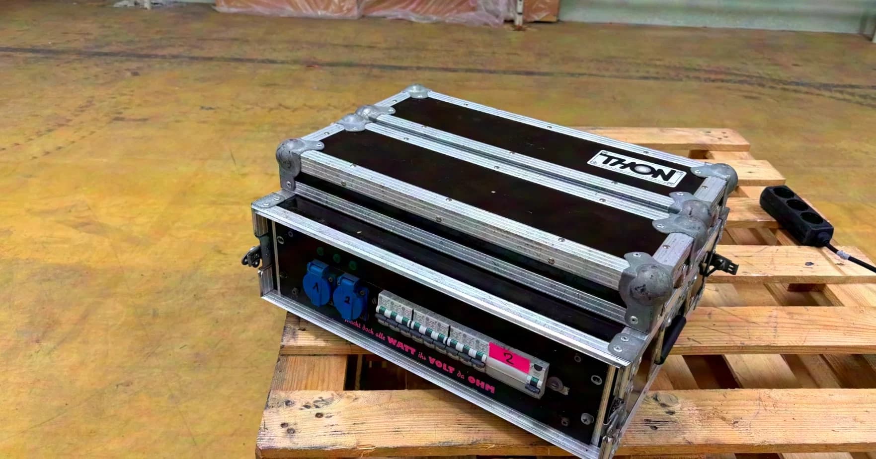 Distributeur électrique 32A dans un rack 3HE