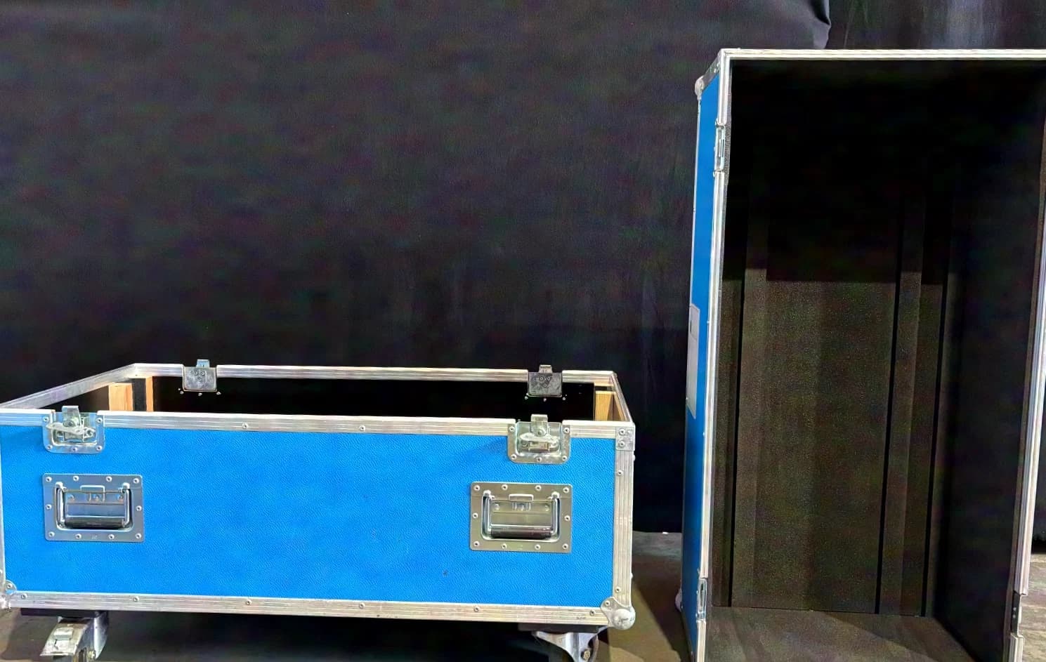 TBS-Case flight-case à capot pour 2x écrans 42“