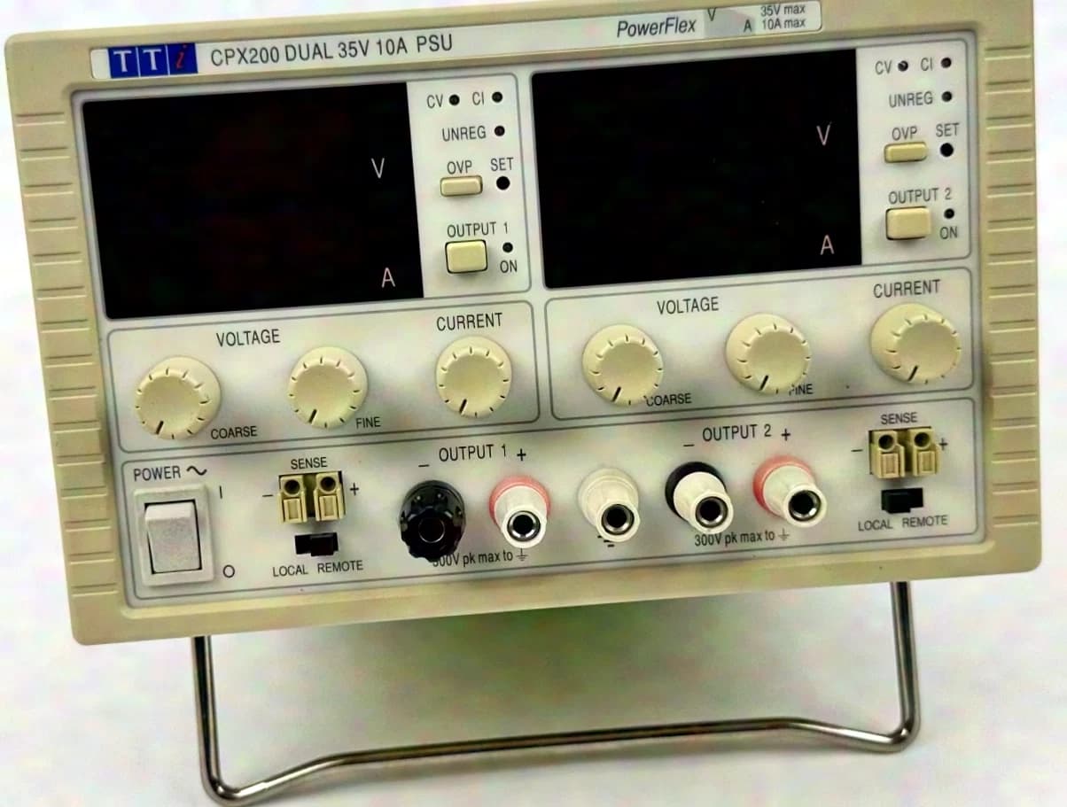 TTi CPX200 Alimentation de laboratoire, réglable, 2 sorties, 0 V, 35 V, 0 A, 10 A