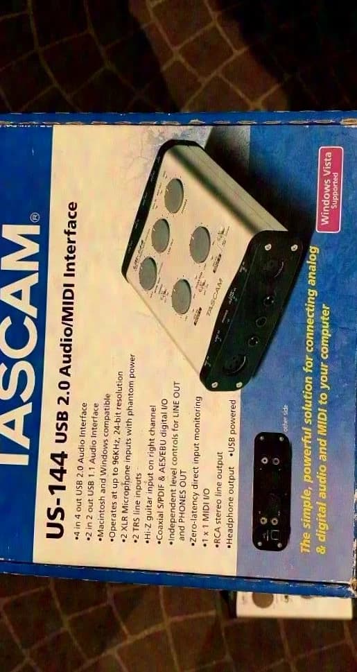 Tascam US-144 Interface audio/MIDI USB à quatre canaux avec E/S numériques