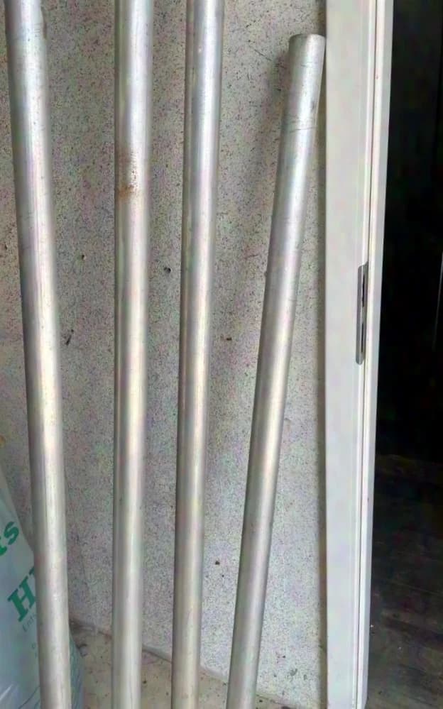 Tubes en aluminium inconnus