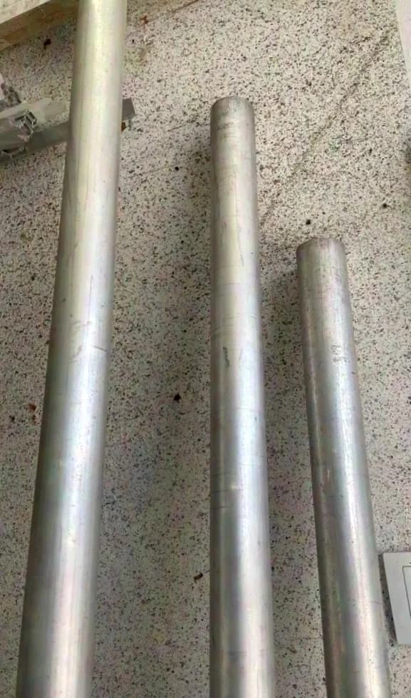 Tubes en aluminium inconnus