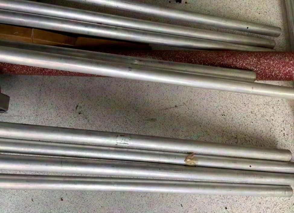 Tubes en aluminium inconnus