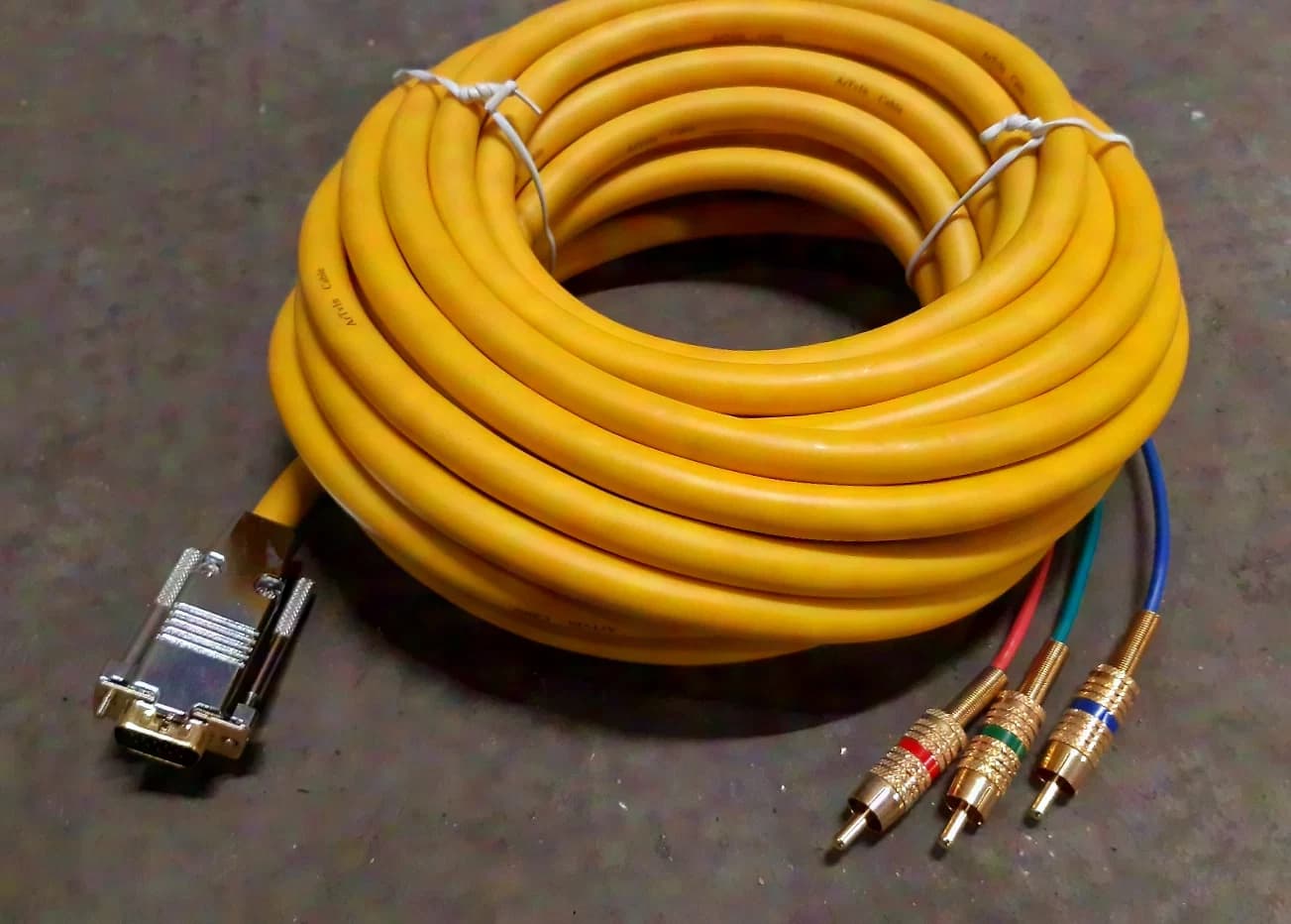 Inconnu VGA-> 3 x câble Cinch