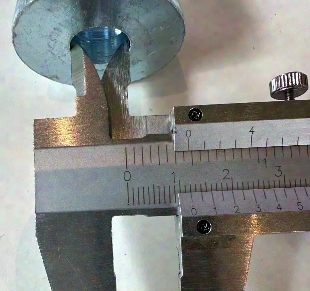 Fabricant inconnu, demi-cône pour coin de caisson M12 - 20 € TTC pour 4 pièces