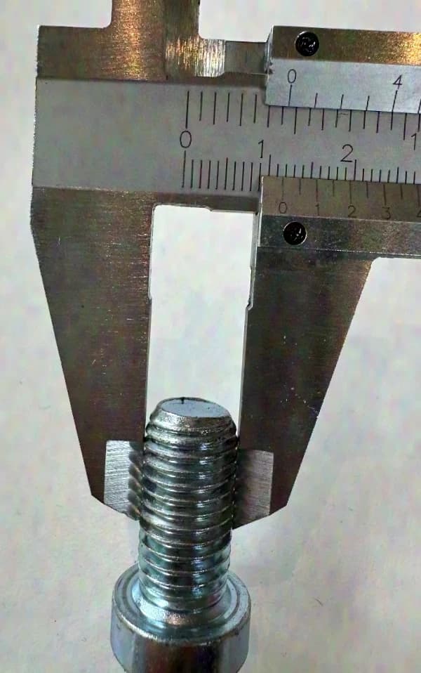 Fabricant inconnu, demi-cône pour coin de caisson M12 - 20 € TTC pour 4 pièces