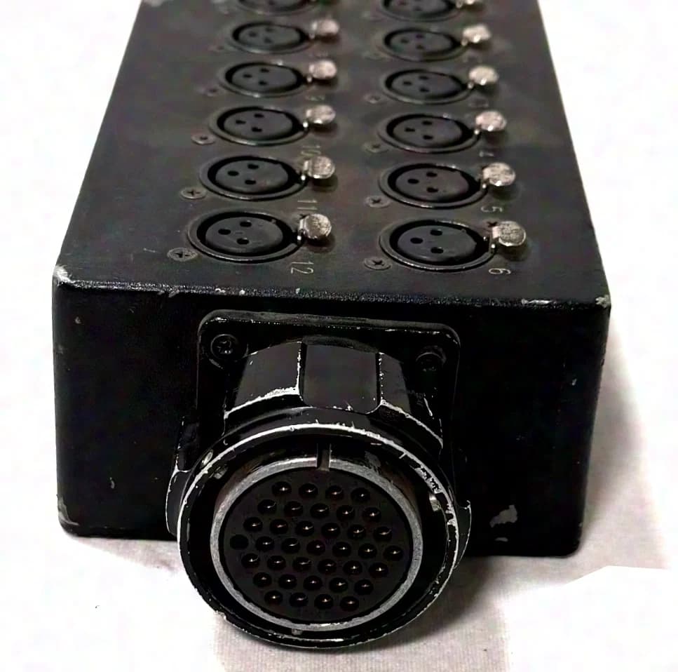 Adaptateur LK37 d'occasion I/O > 12x XLR3 femelles