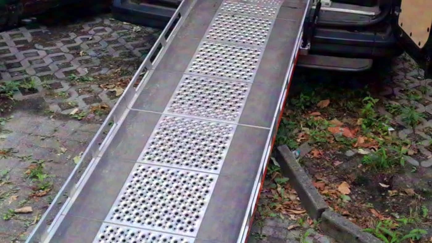 VW Crafter L4H3 Start/Stop très bien entretenu, rampe de chargement, attelage, faible kilométrage, petit utilitaire