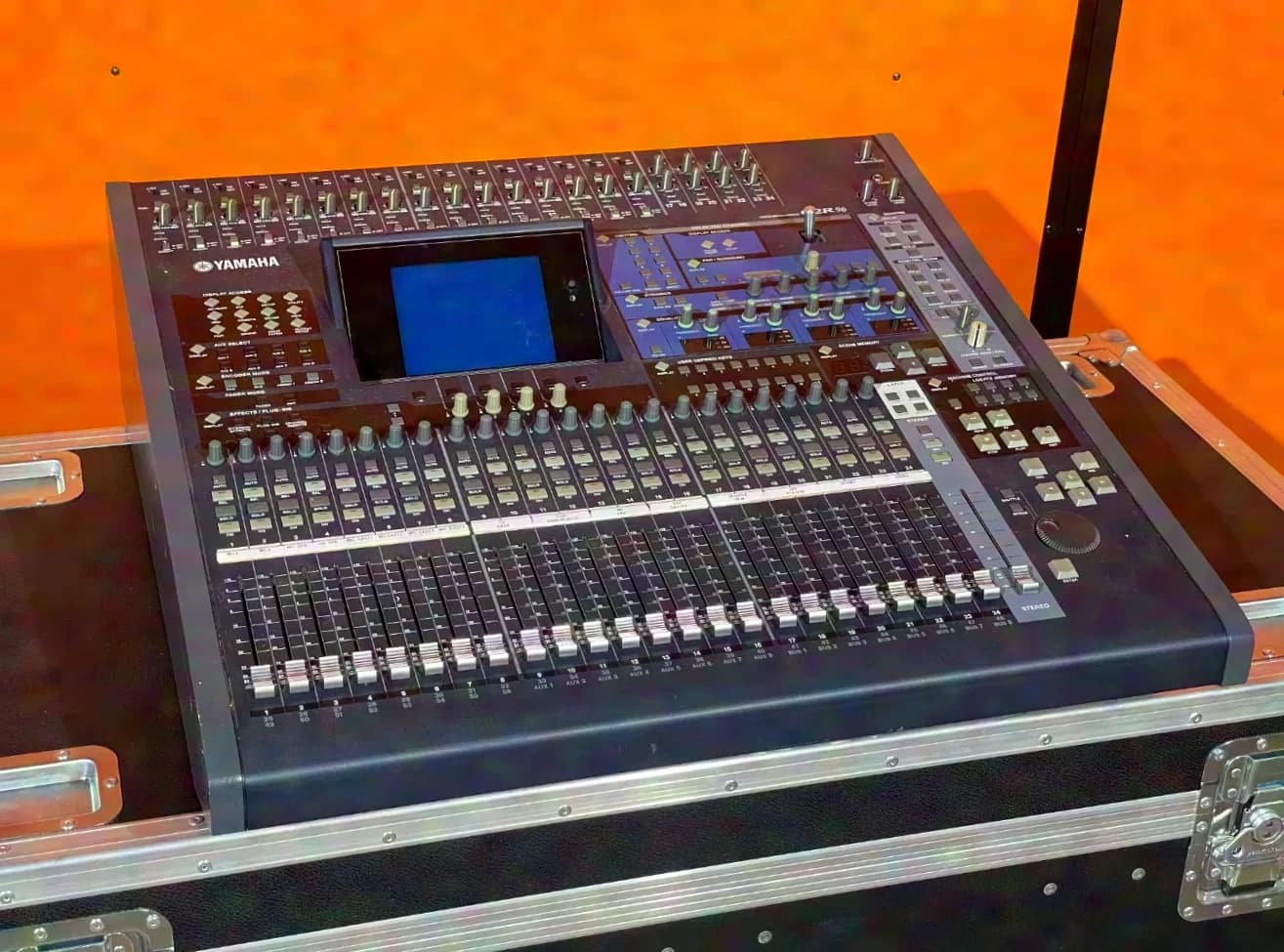 Console de mixage numérique YAMAHA 02R96 Version 2