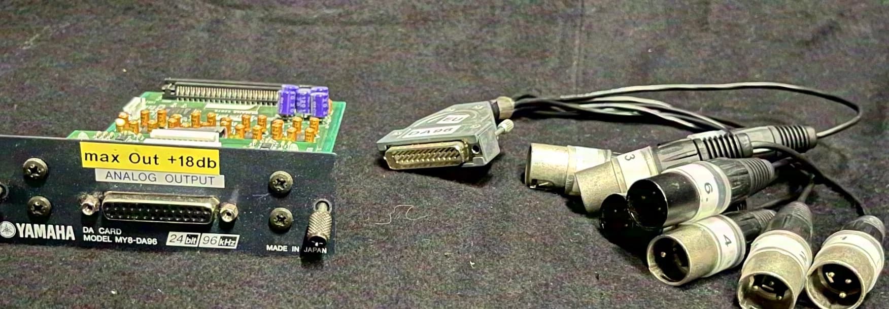 YAMAHA MY8-DA96 Carte avec 8 sorties analogiques pour divers appareils Yamaha, résolution XLR incluse