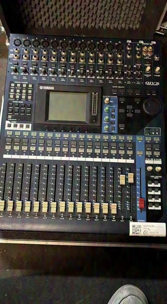 Yamaha 01v96 avec Thon Travel Case