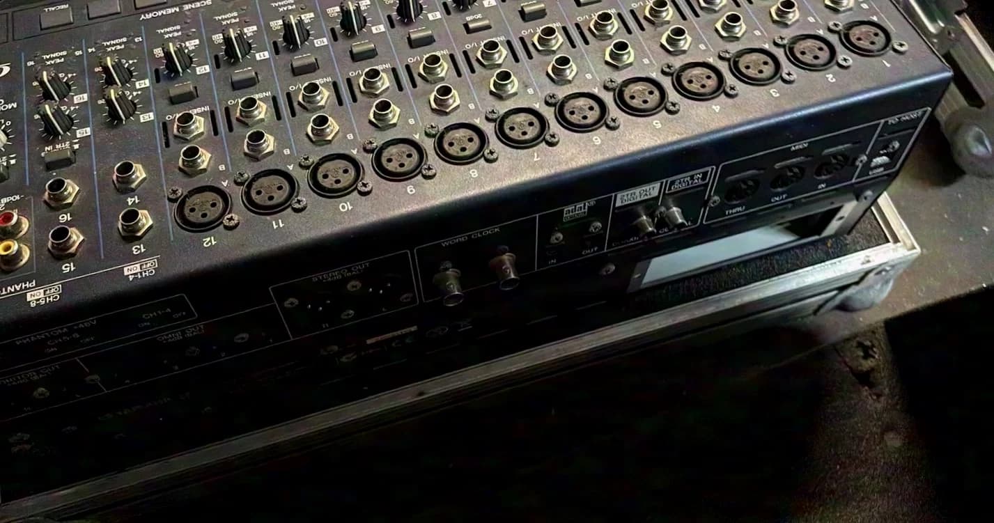 Yamaha 01v96 avec Thon Travel Case