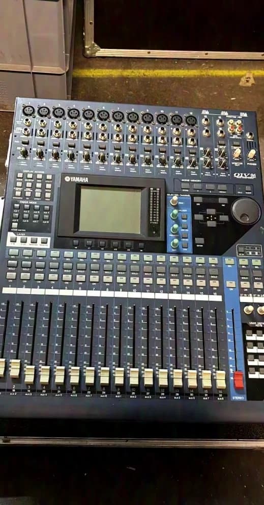 Yamaha 01v96 avec Thon Travel Case